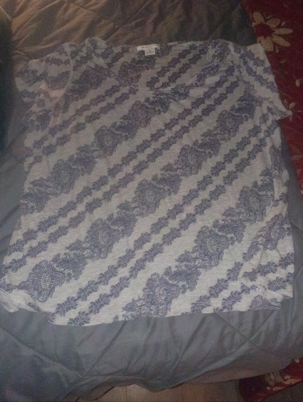 Light Gray Floral Print Women’s Top By Liz Claiborne